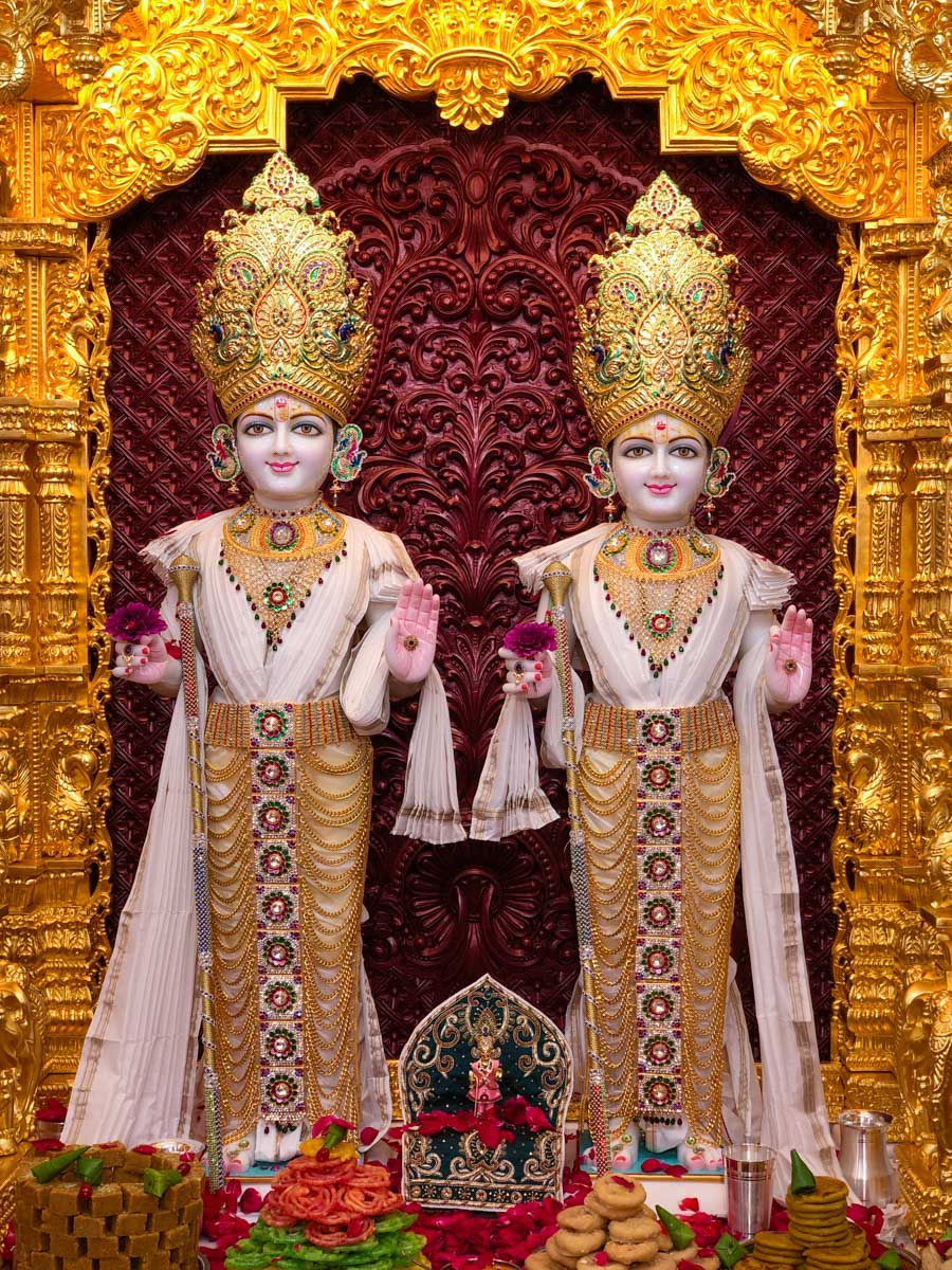 Parabrahma Bhagwan Shri Swaminarayan and Aksharbrahma Shri Gunatitanand Swami